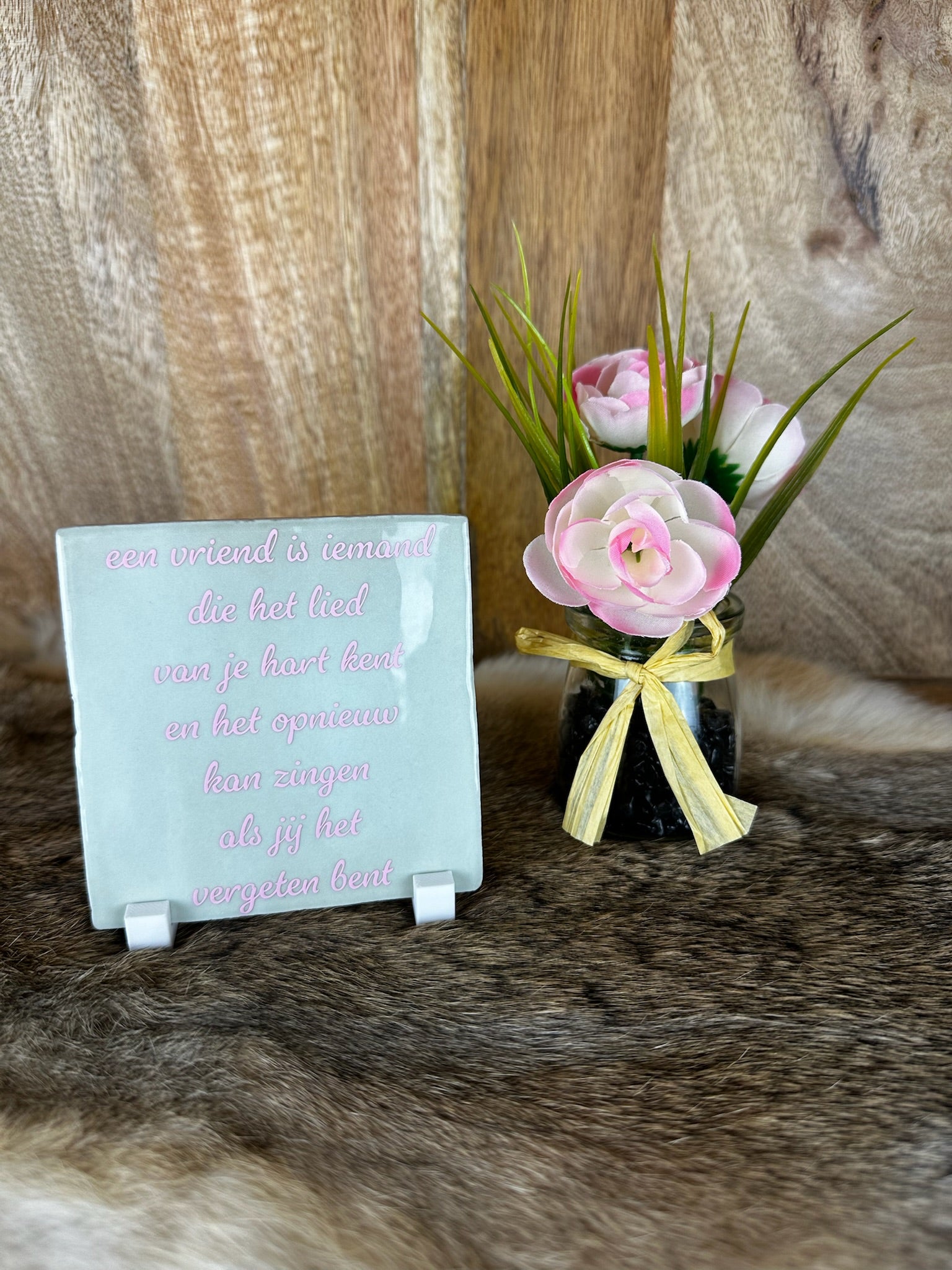 Een vriend is iemand die het lied van je hart kent en het opnieuw kan zingen als jij het vergeten bent